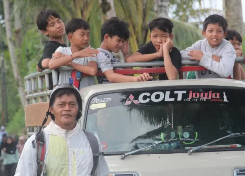 Tanam Pohon Bersama Setelah Susur Sungai